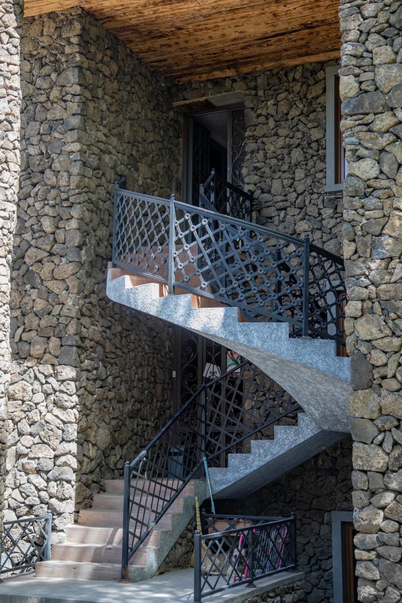 Fish Hotel Akhalkalaki Bagian luar foto